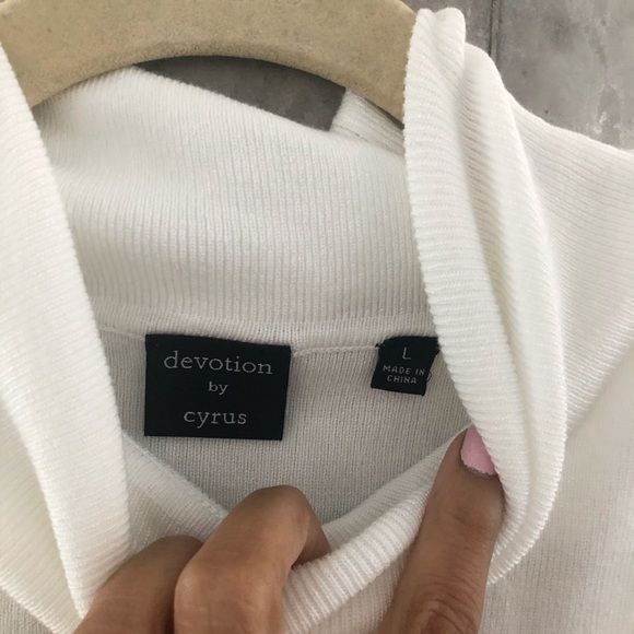 NWT Turtleneck top - Picture 3 of 4